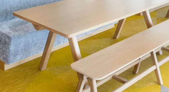 Table salle à manger en chêne 6 personnes teinte naturelle plateau bois 160x100 cm